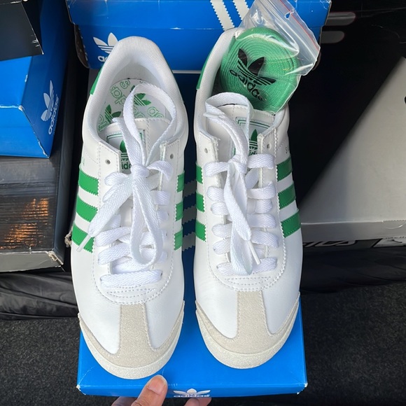 Sneaker - Picture 2 of 5